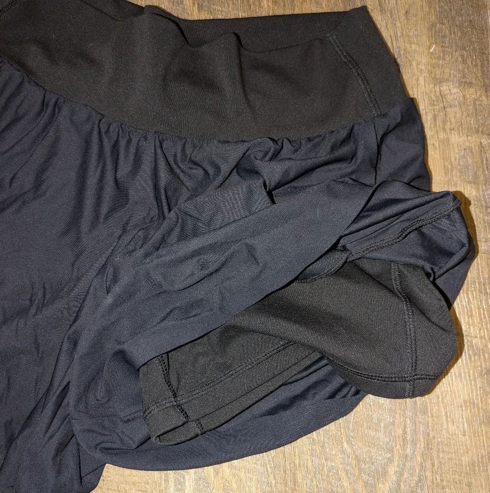 Uniqlo Black Athletic Shorts Size Small - Picture 2 of 4